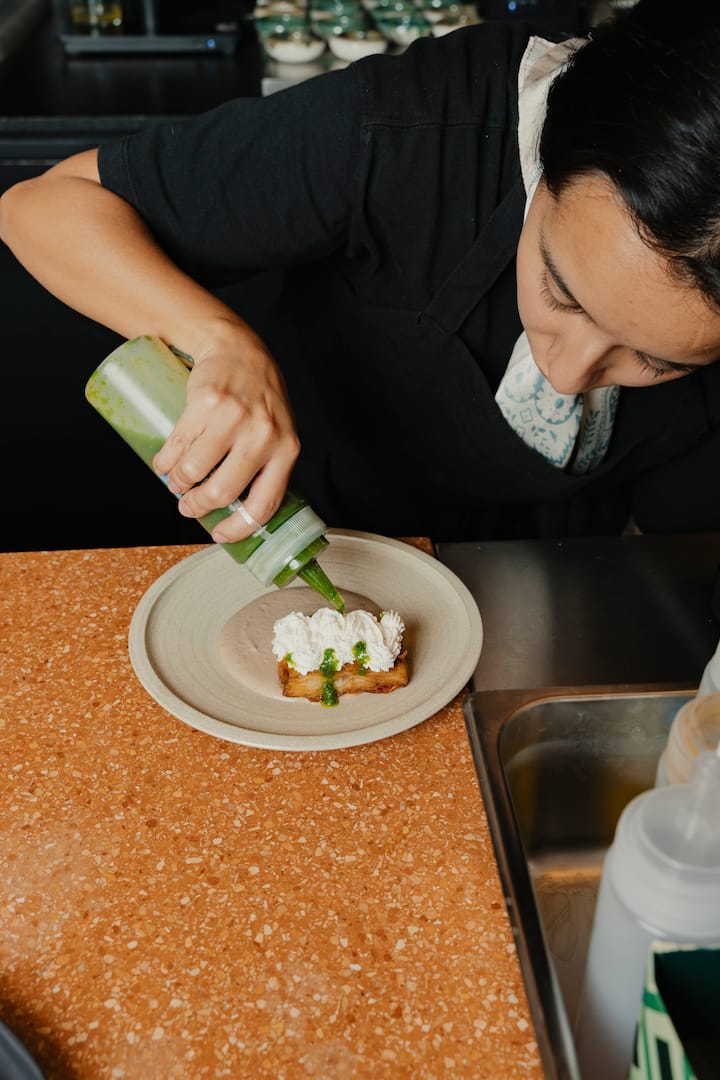 Experimenta un omakase de café de mano de Constela
