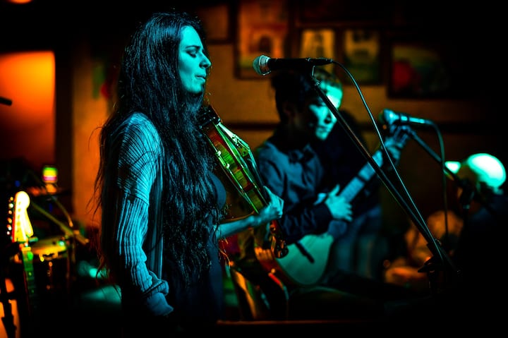 Разгледайте инди музикалната сцена на живо в Токио