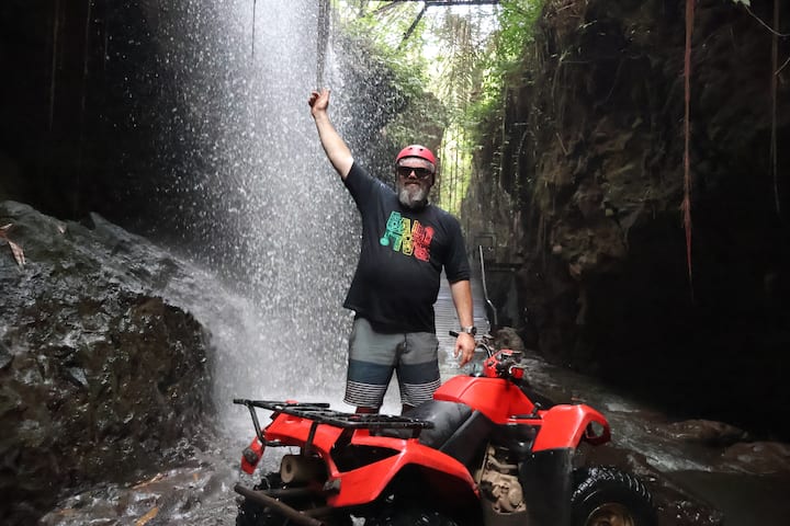 Course en VTT vers un temple à Bali
