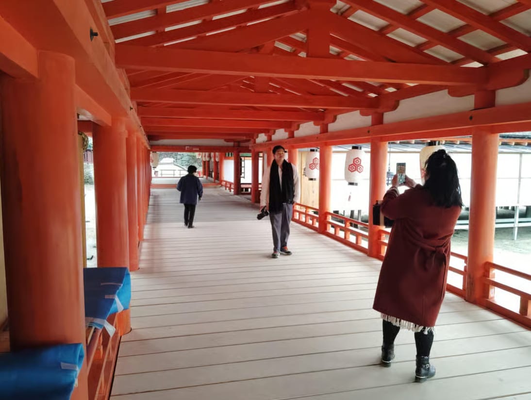 Miyajima Walk: Itsukushima Shrine 90 minutes