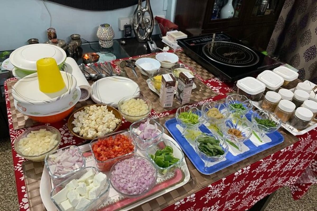 Craft Indian roti and curry with a food enthusiast