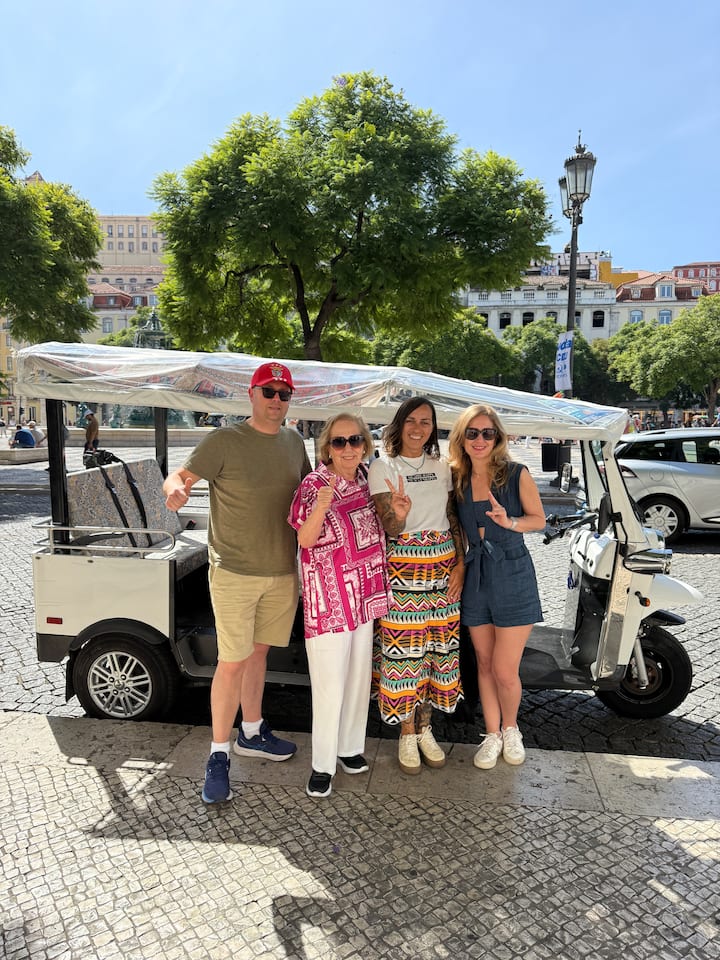 Turneu me tuk-tuk në Lisbonë – kodrat dhe historia