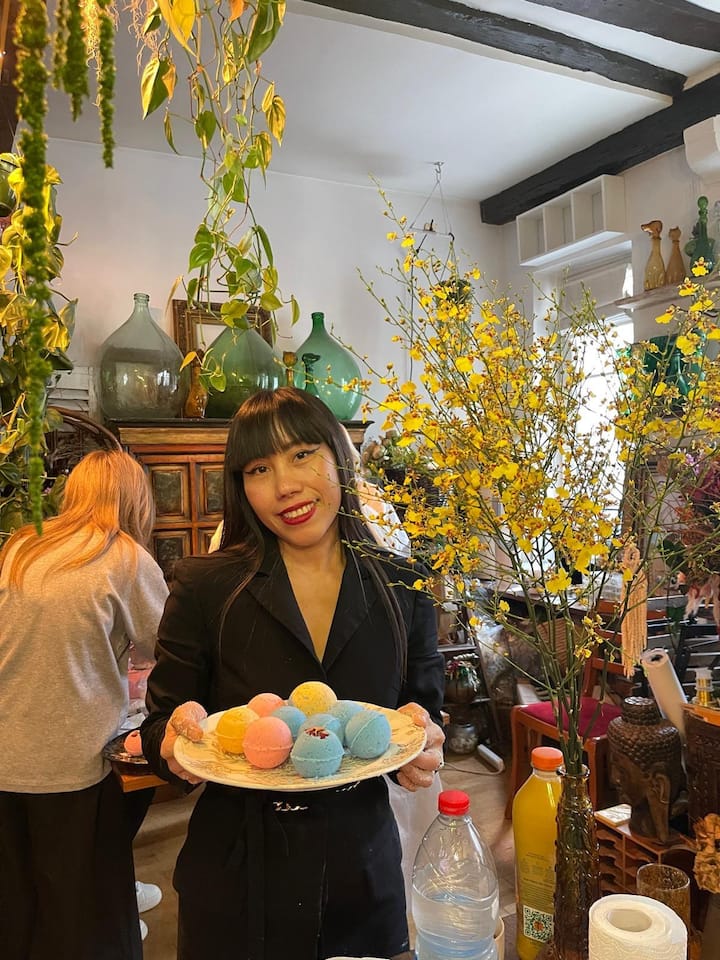 შექმენით საკუთარი ლუქს-კლასის აბაზანის ბომბი პარიზში