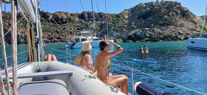 დილის ნავიგება კერძო გემით მილოსზე