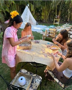 在毛伊岛制作花环并学习草裙舞