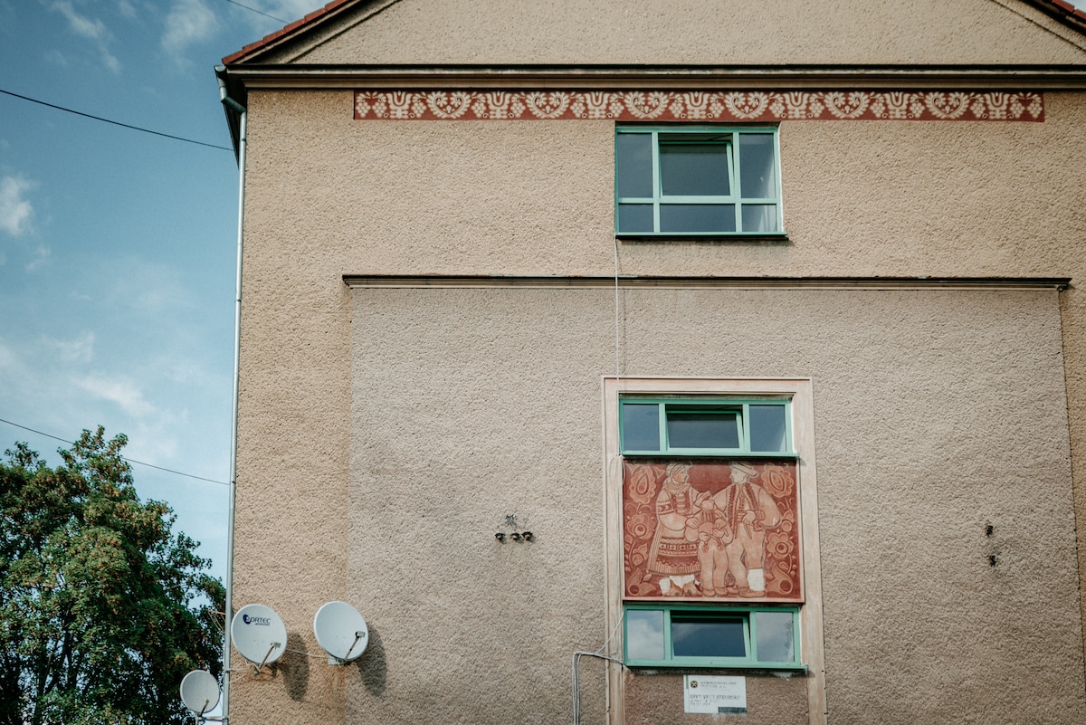 Housing estate as a gallery: Hidden sgraffito of Prievidza