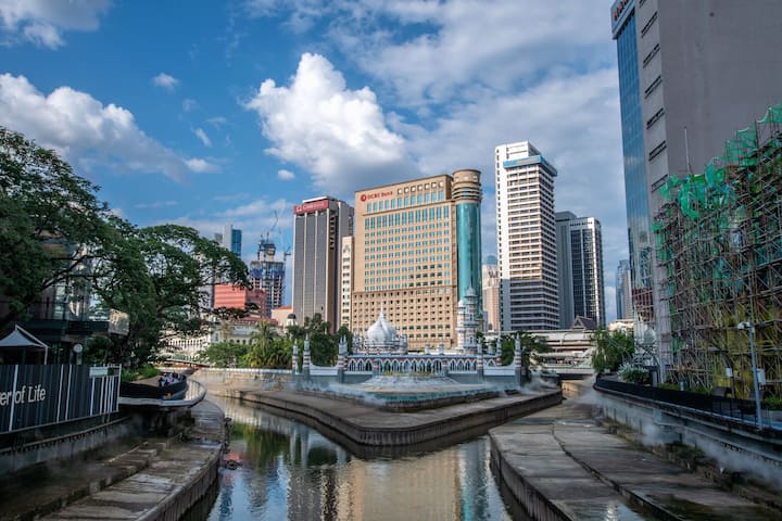Hyr brenda qytetit të Kuala Lumpur