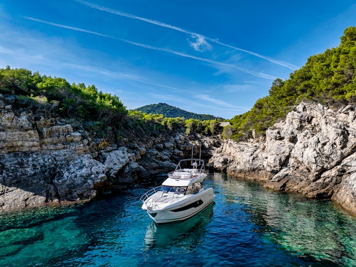 საოცნებო დღე ელაფიტის კუნძულებზე ლუქს‑კლასის იახტაზე