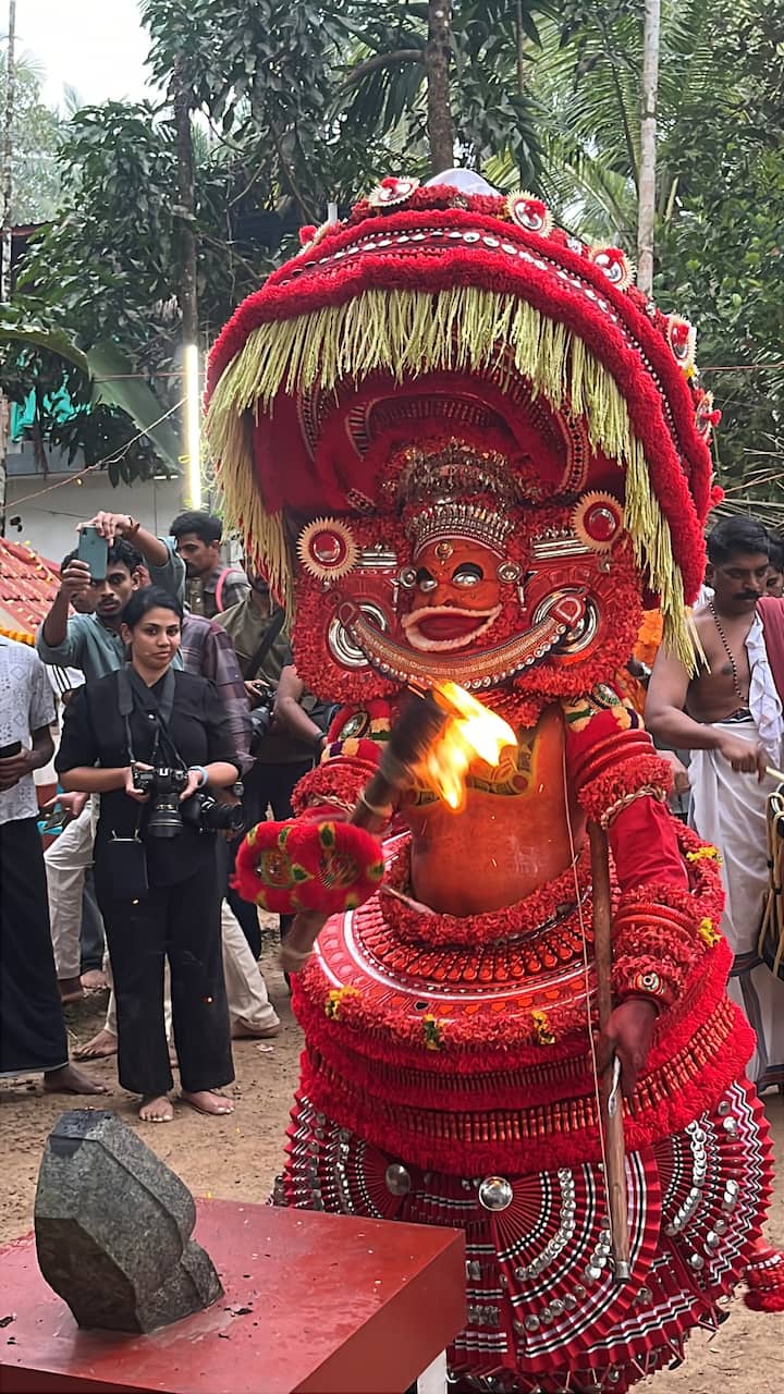 Jizamishe kwenye Theyyam na sanaa za mapigano