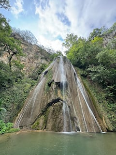 Descubre las maravillas de Santiago y Cola de Caballo