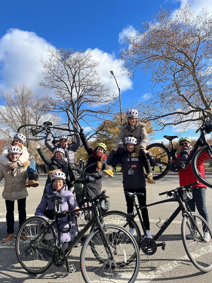 ველოსიპედით გასეირნება ცენტრალურ პარკში და კინოს გადაღების ადგილებზე