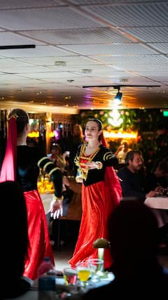 Crucero con cena por el Bósforo y espectáculo turco