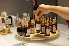 Cree su perfume mientras disfruta de un aperitivo