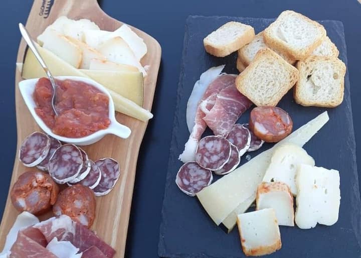 Kantina e verës, verë dhe pulë Piri Piri