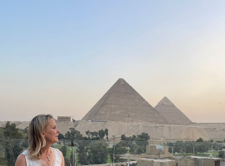 Méditez à l’intérieur de la grande pyramide