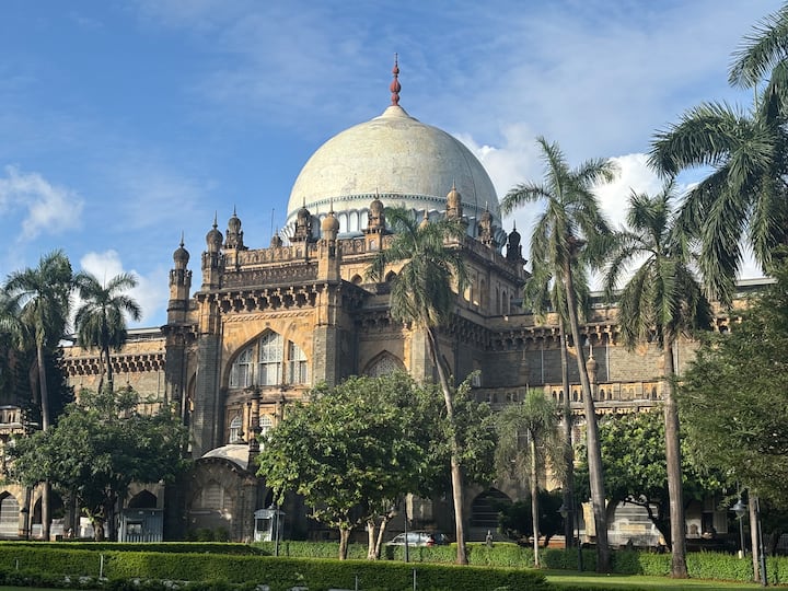 Mumbai sightseeing with a local English guide