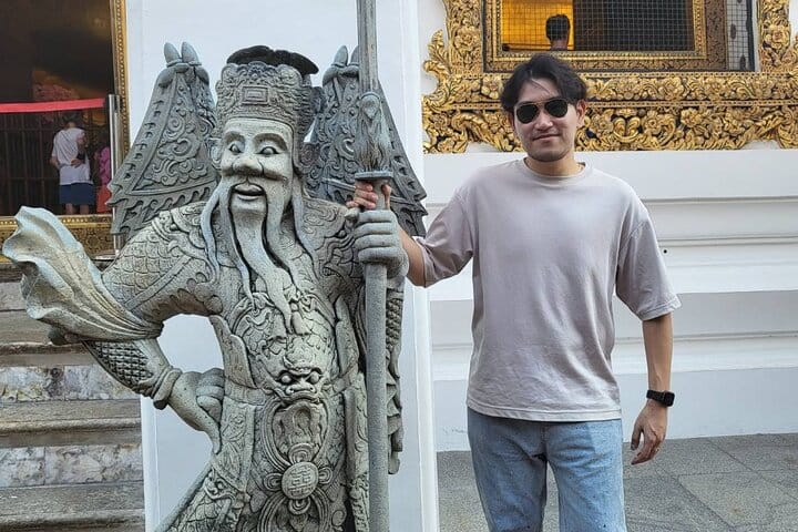 Visit Wat Pho and Wat Arun with Local Expert