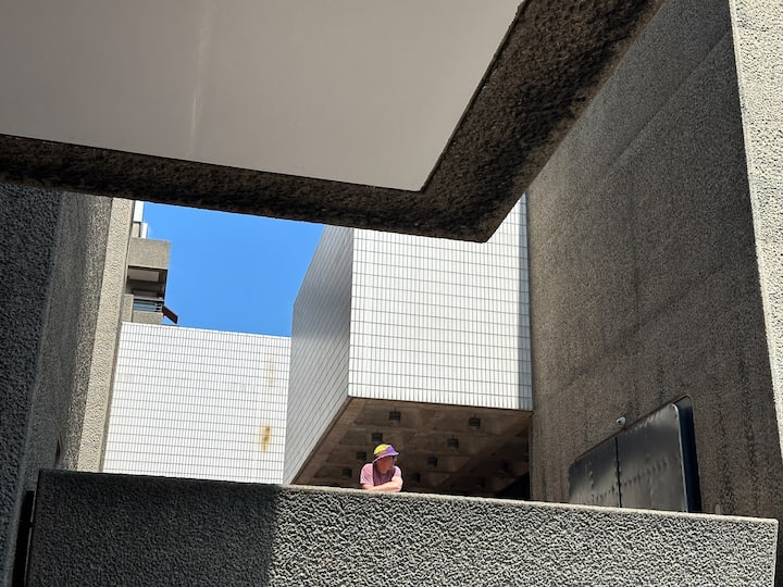 Shëtitje fotografike në stilin brutalist në Barbican
