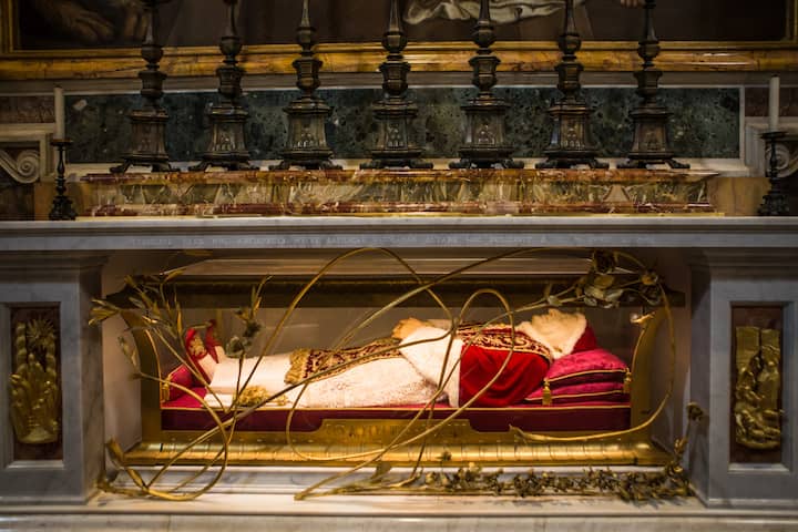 Dive into papal history at Vatican Grottoes