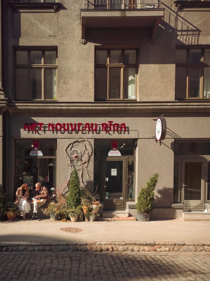 Shëtit në lagjen Art Nouveau të Rigës