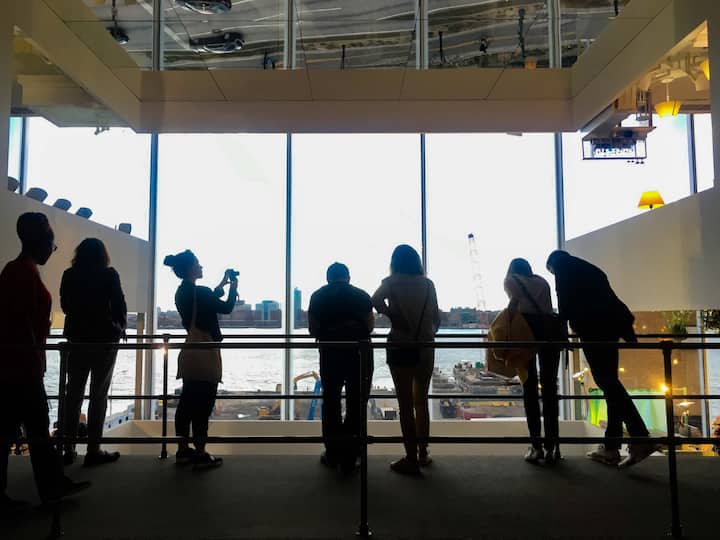 Jizamishe katika ulimwengu wa sanaa ukiwa na mtunzaji wa makumbusho