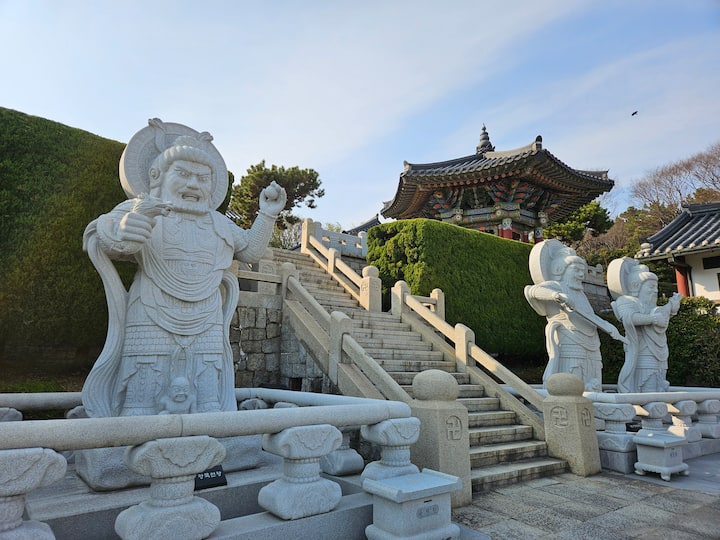 კორეული ენის მასწავლებლის გიდობით გვანგალის უბნის ტური