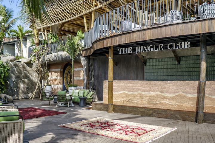 დაისვენეთ ჯუნგლებში მდებარე VIP‑სახლში