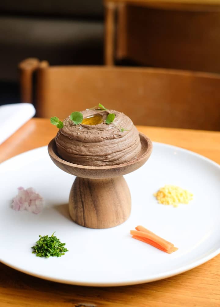 კოლბასისა და კარტოფილის მომზადება ფლოკონის მთავარ შეფ‑მზარეულთან ერთად