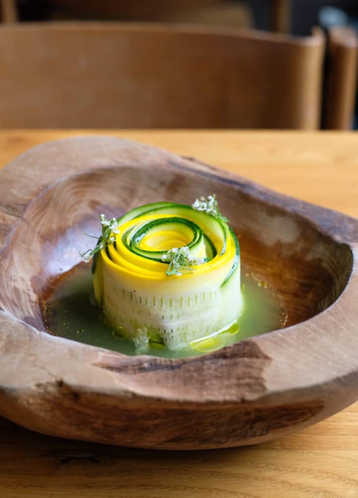 კოლბასისა და კარტოფილის მომზადება ფლოკონის მთავარ შეფ‑მზარეულთან ერთად