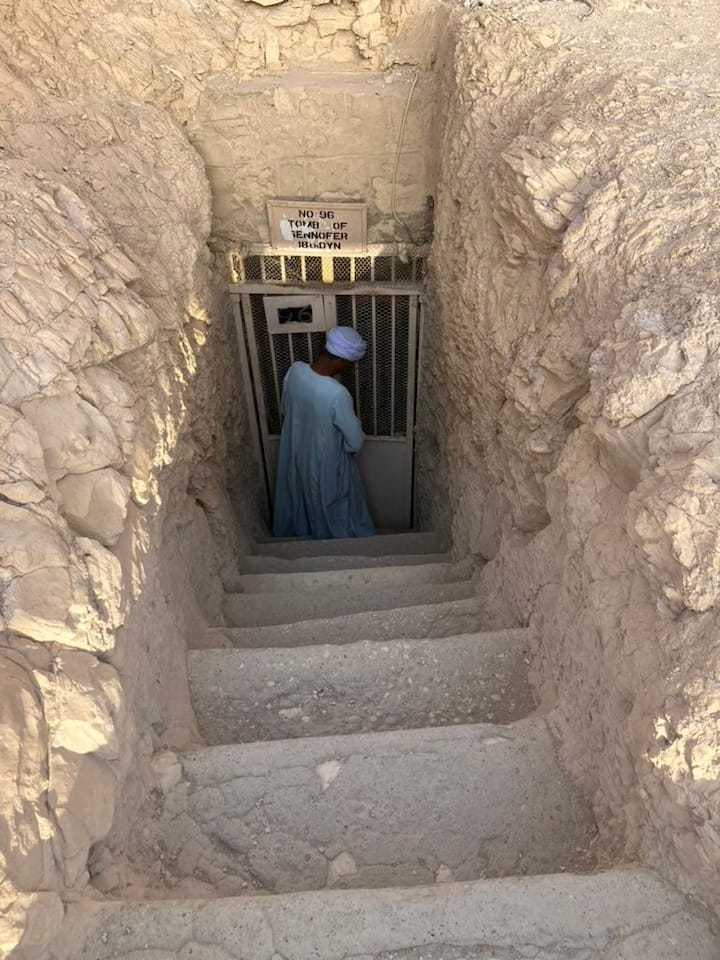 კერძო ტრანსფერი ლუქსორის დასავლეთ ნაპირის ფარულ საგანძურებამდე