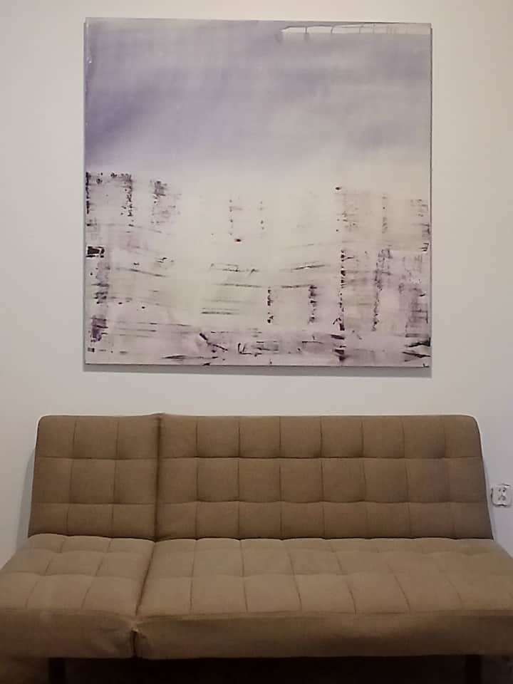 Explora un estudio con una artista expuesta en la Royal Academy
