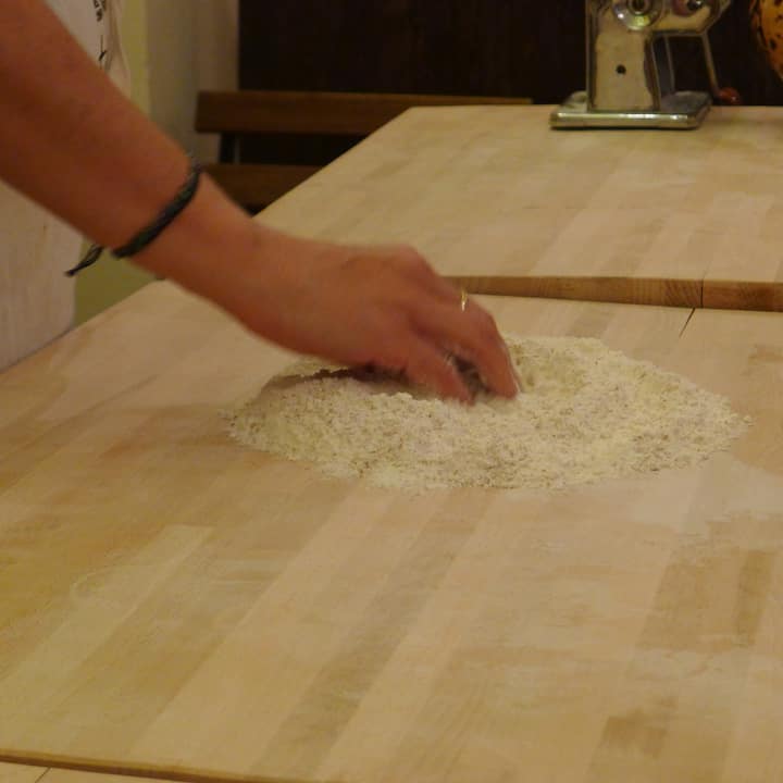 პესტო და ტროფიე: ხელები ცომში