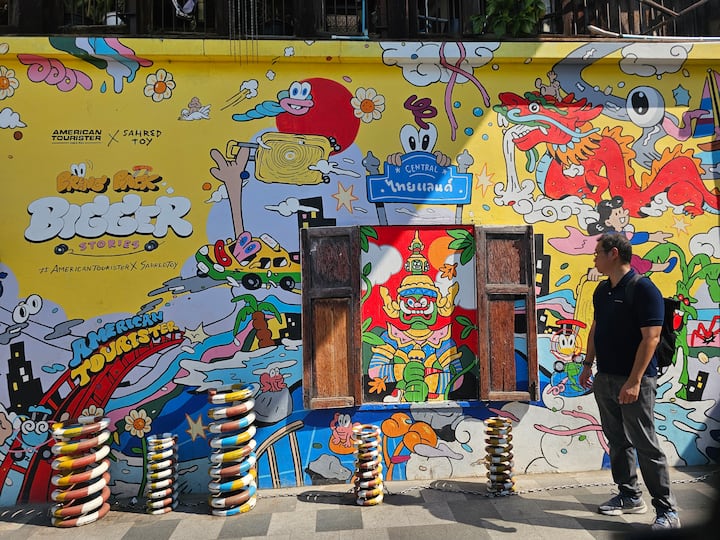 Talad Noi oculto: arte urbano y vida local