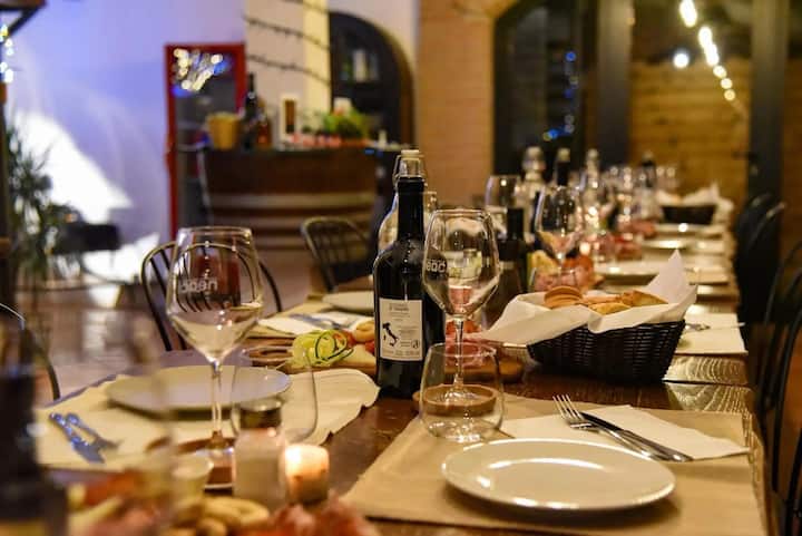 Degustim i 5 verërave toskan dhe një pjatë tipike