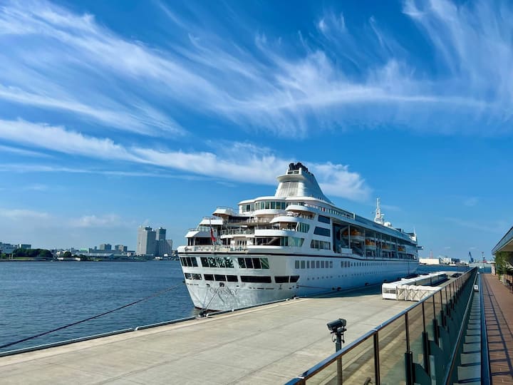 Paseo por el puerto de Yokohama y descanso en una cafetería