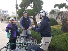 לרכוב על אופניים דרך שכונות סיאול עד לנהר האן