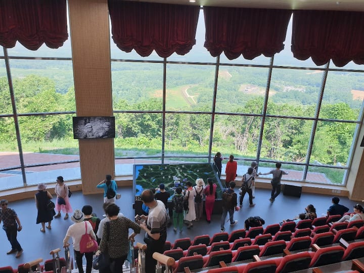 დემილიტარიზებული ზონის ტური და შეხვედრა ჩრდილოეთ კორეიდან გადმოსულთან