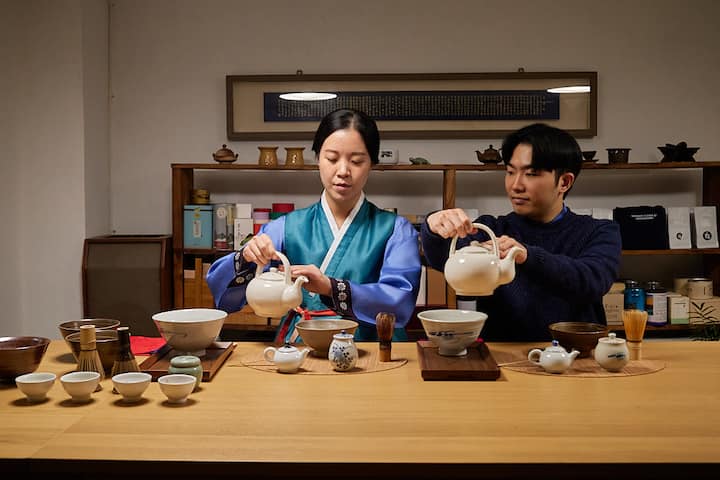 Hands-on™ Korean Malcha Drawing with a Tea Master