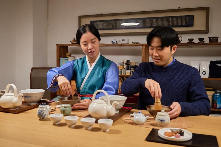 Hands-on™ Korean Malcha Drawing with a Tea Master