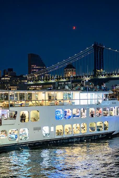 Dine in luxury on NYC harbor