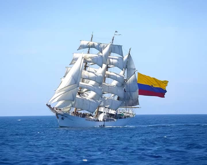 Crucero turístico por Nueva York con los grandes veleros de Sail4th 250