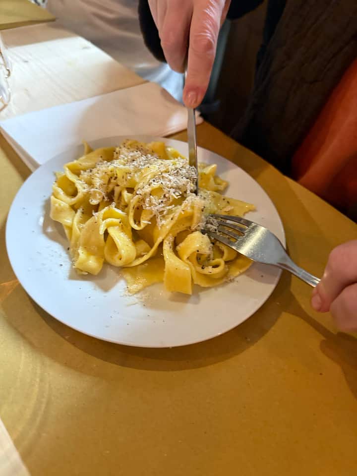 Florencia: Curso de pasta con trufa / Postre y vino
