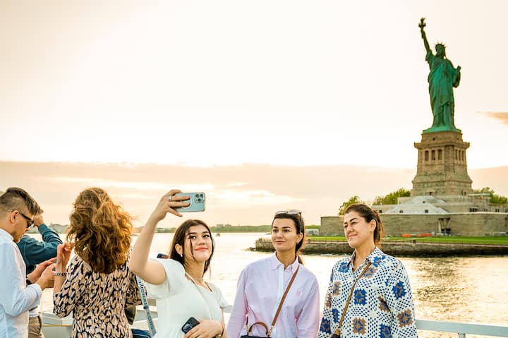 Crucero por el puerto de Nueva York y baile al atardecer