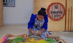 Fördjupa dig i Uganda: barktyg, kaffe, traditionell klädsel