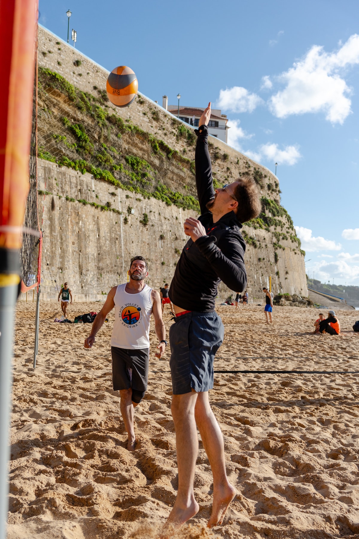 Play beach volleyball in Ericeira
