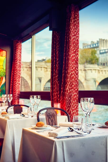 Dinner Cruise Maxim's with live jazz