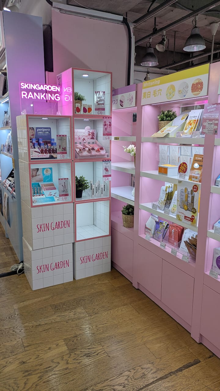 東京ビューティーツアー：スキンケアのエキスパートと一緒にショッピング体験