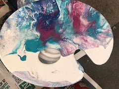 צור אמנות זורמת עם pouring:עצב את היצירה שלך