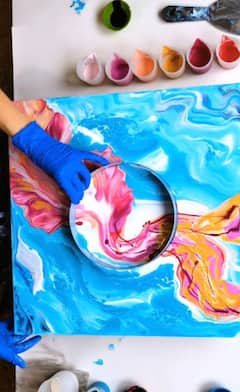 צור אמנות זורמת עם pouring:עצב את היצירה שלך