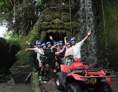 Expérience de promenade en VTT dans la légendaire grotte de Barong à Bali